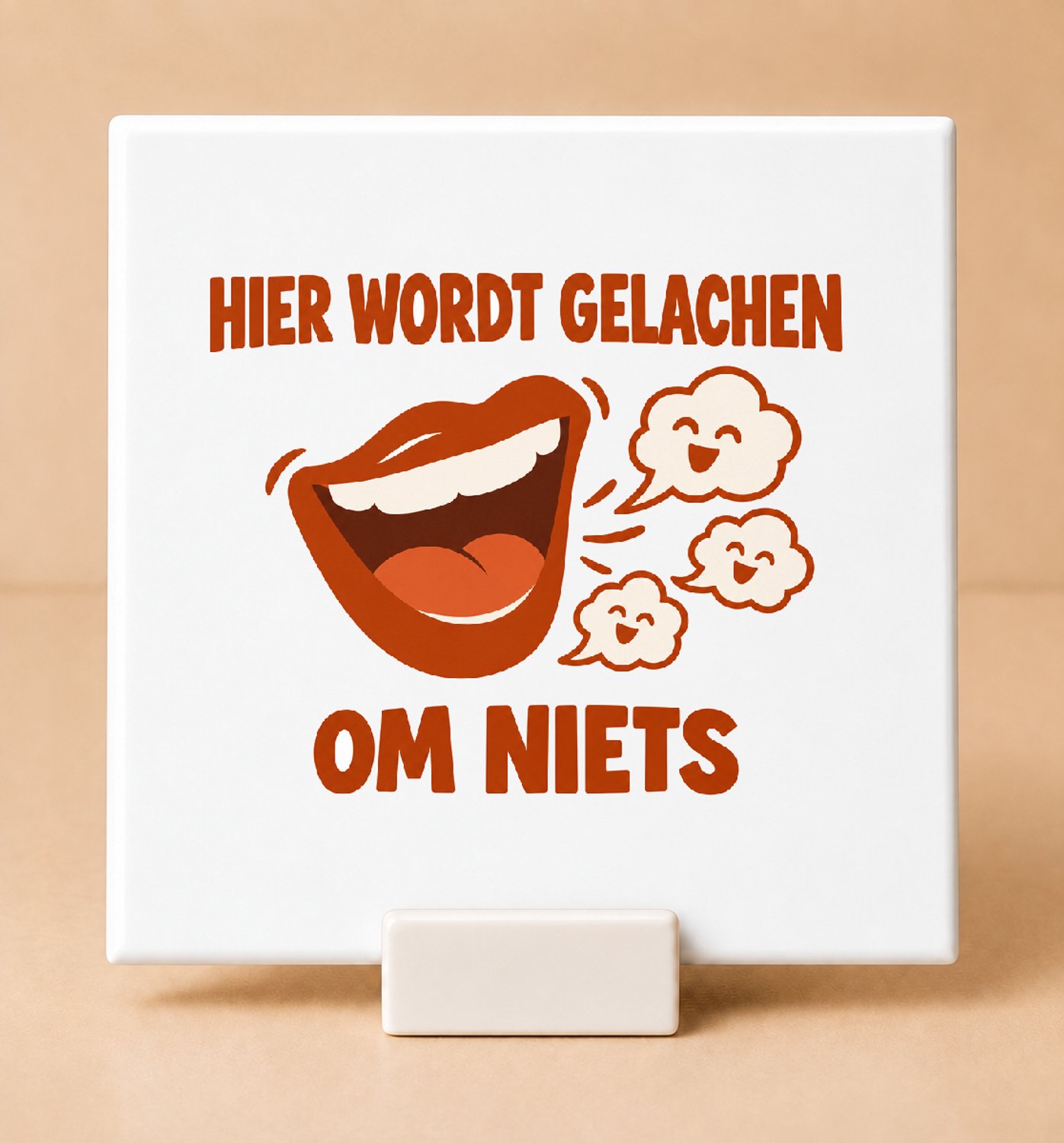 Bedruk King Vrolijke Gezelligheidsmaxxing Tegel – Kleurrijke Wanddecoratie voor Sfeermakers en Huiskamerfans - 15 x 15 cm met houder Wit