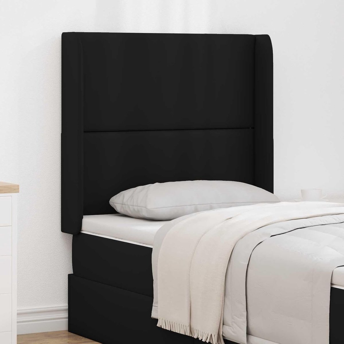 Hoofdeinde van pvc in zwart, 80 x 16 x 4 cm met oordesign, schuimvulling en houten kern voor stabiliteit, onderhoudsvriendelijk door afvegen, ideaal voor slaapkamers.