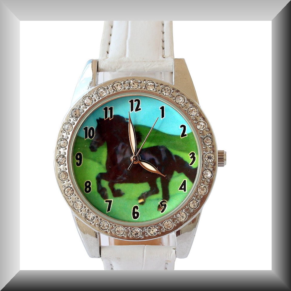 Hetty'S - Elegant horloge met Fries paard & schitterende zirconia’s - Diverse kleuren - Witte - Rode - Zwarte en Roze band