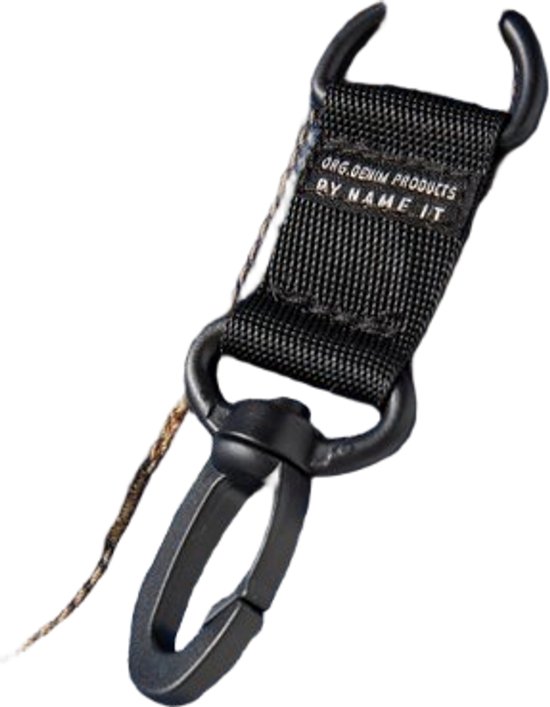 Zwarte sleutelhanger met karabijnhaak en tekst 'ORG.DENIM PRODUCTS BY NAME IT'.