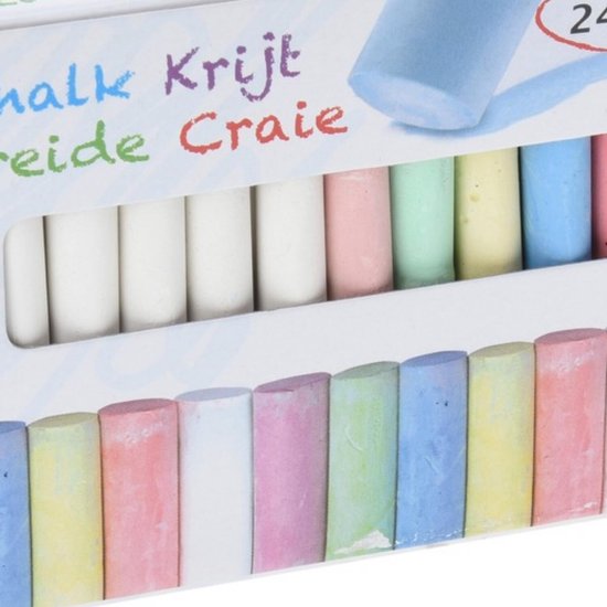 Doos met 24 witte, roze, groene, gele, blauwe en rode krijtjes.