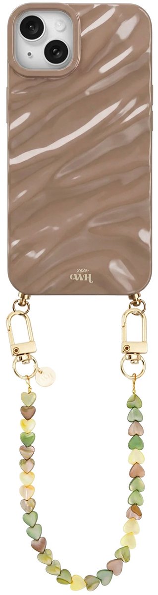 xoxo Wildhearts Taupe Glaze telefoonhoesje met koord - geschikt voor iPhone 14 - Shell Hearts Olives (kort koord) - Dream hoesje met telefoonkoord - Glimmende silicone case met plooien - Hartjesketting - Groen - Beige