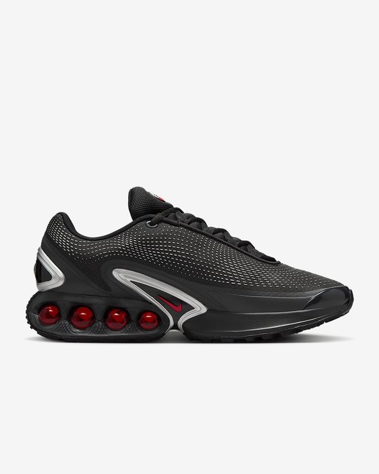 Zwarte Nike sneaker met rode Air Max bubbels en zilveren accenten.
