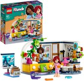 LEGO Friends Aliya's kamer. Een gele en witte speelkamer met twee minipoppetjes en een hondje. De doos toont Aliya en Paisley.