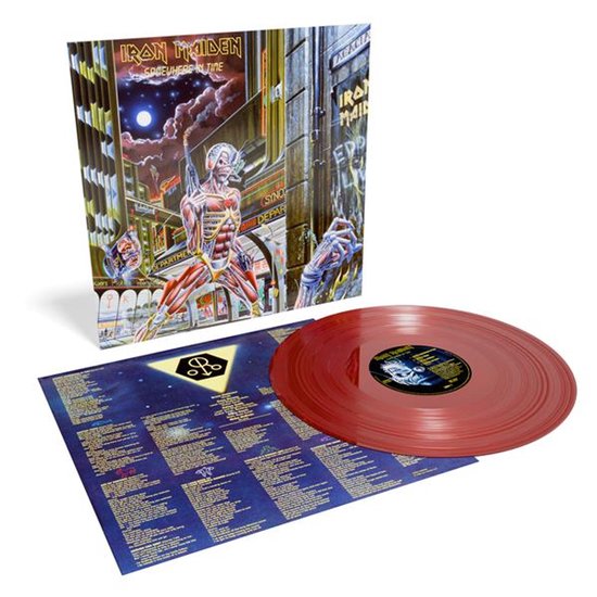 Iron Maiden's 'Somewhere in Time' vinylplaat met rode vinyl, inclusief hoes en tekstenblad.