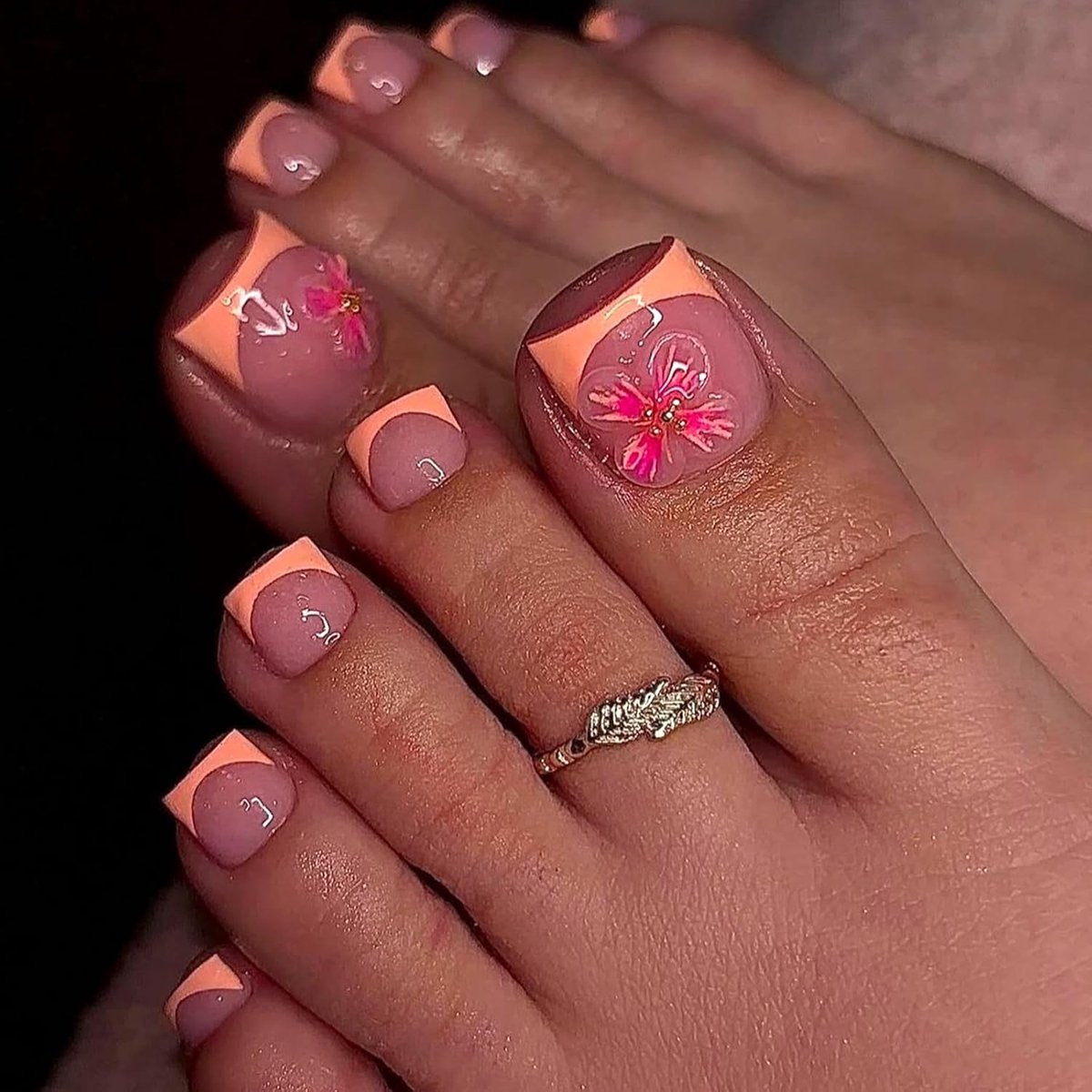 24 stuks oranje Franse Press-on teennagels, vierkante roze acryl nepteennagels, 3D bloemen kunstmatige valse teennagels met gouden kralen, herbruikbare volledige dekking stok op teennagels voor