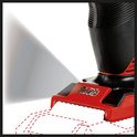 Detail van de Einhell boor-/schroefmachine, focus op de LED-lamp die licht schijnt.