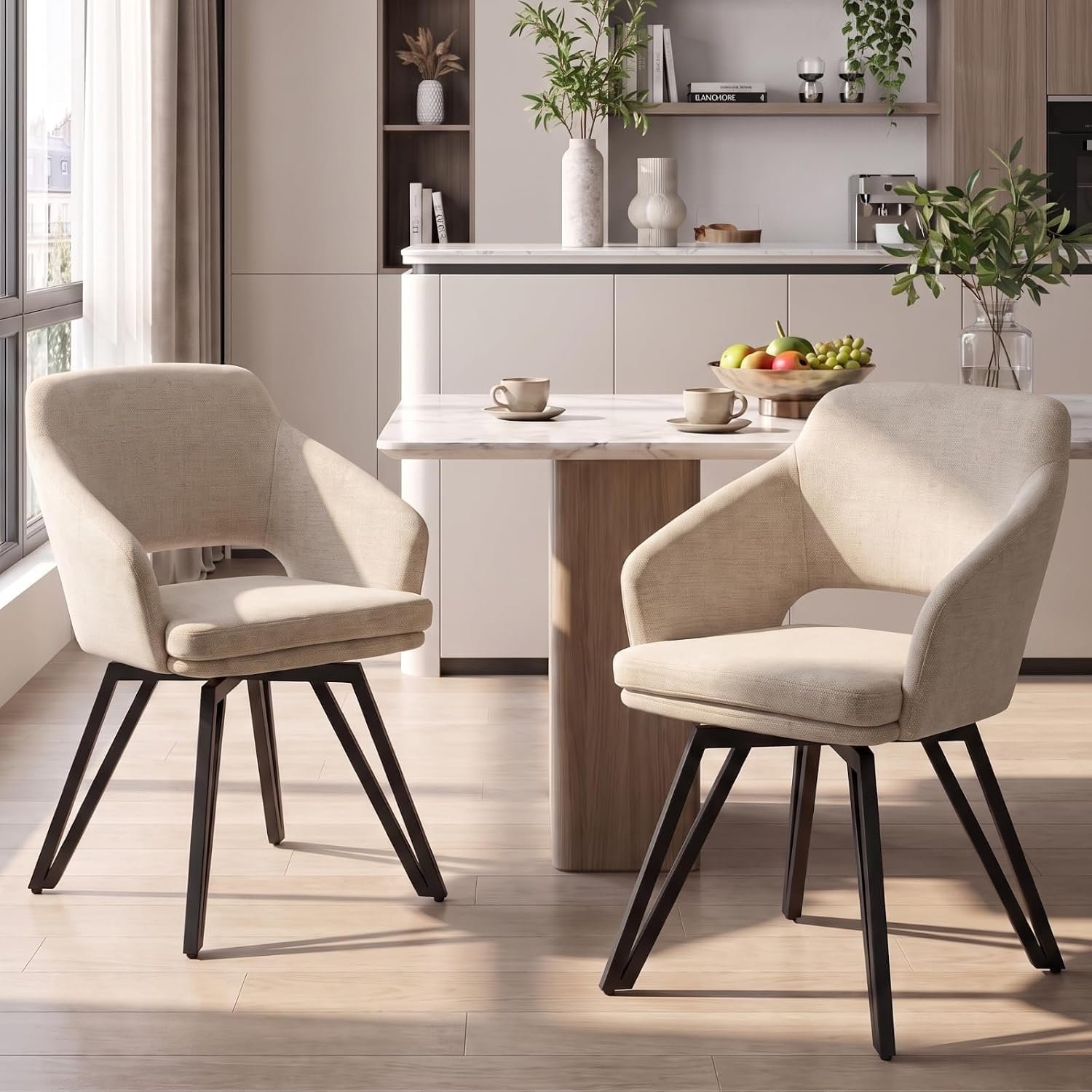 Draaibare Chenille Eetkamerstoelen met Armleuningen Set van 2 – 180° Automatische Draaifunctie, Zachte Dubbele Zitvulling, Stevig Metalen Onderstel, Scandinavisch Design, Havermoutkleur, 58 × 59 × 82 cm
