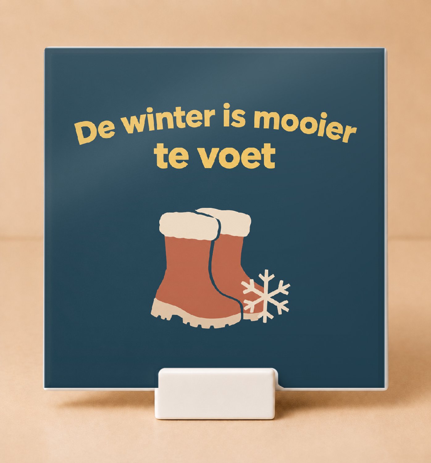 Bedruk King Vrolijke De Winterwandelaar Tegel – Kleurrijke Wandelingquote voor Natuur- en Wandelenthousiastelingen - 15 x 15 cm met houder Wit