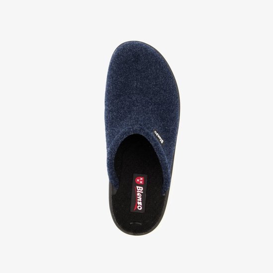 Donkerblauwe Blenzo pantoffel, gezien vanaf bovenaf, met logo op de zool.