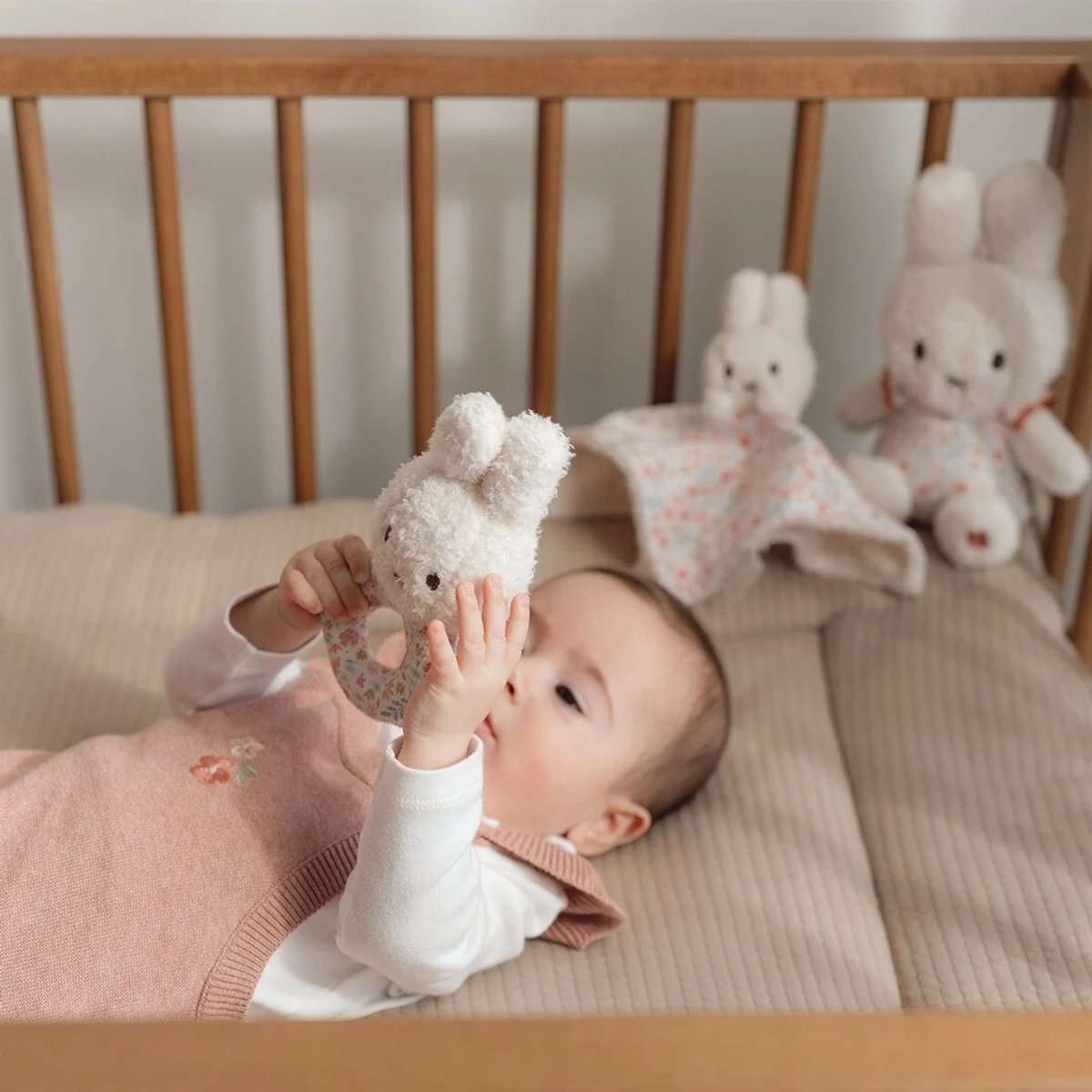 Little Dutch - Nijntje Kraamcadeau - 1x Knuffel - 1x Knuffeldoekje - 1x Rammelaar - Geschikt vanaf Geboorte - Geschenkset - Cadeaudoos - Geschenkdoos - Giftset - Cadeauset - Baby Speelgoed - Little Dutch Speelgoed - Babyshower Cadeau - Meisje - Pop – foto 6