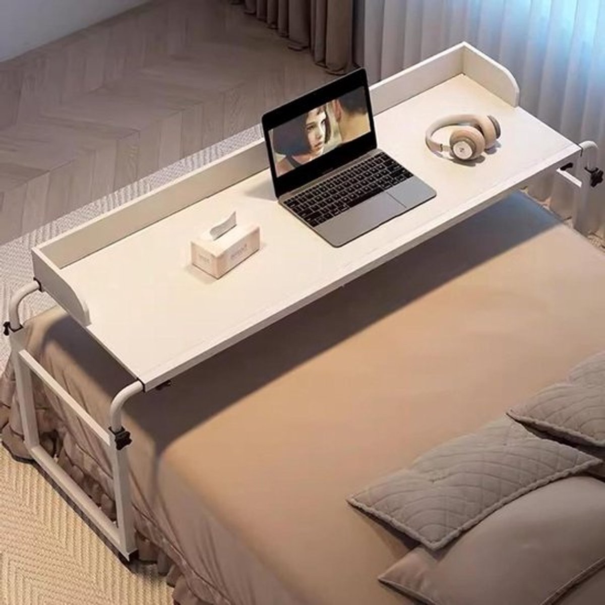 Bedtafel met Wielen - Overbedtafel Rollend - Staand Werkstation - Breedte Verstelbaar - 65-95cm Hoogte - Wit