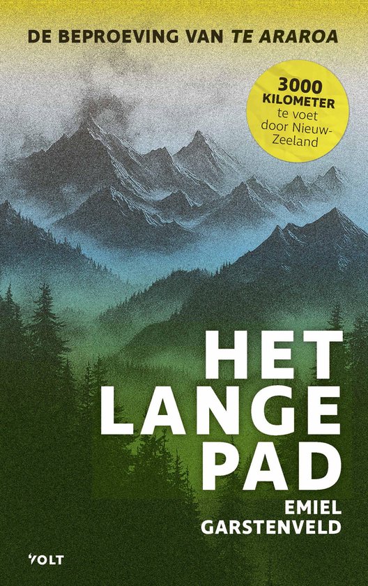 Boek 'Het Lange Pad' met een afbeelding van mistige bergen en bossen. Tekst: De beproeving van Te Araroa, 3000 kilometer te voet door Nieuw-Zeeland.