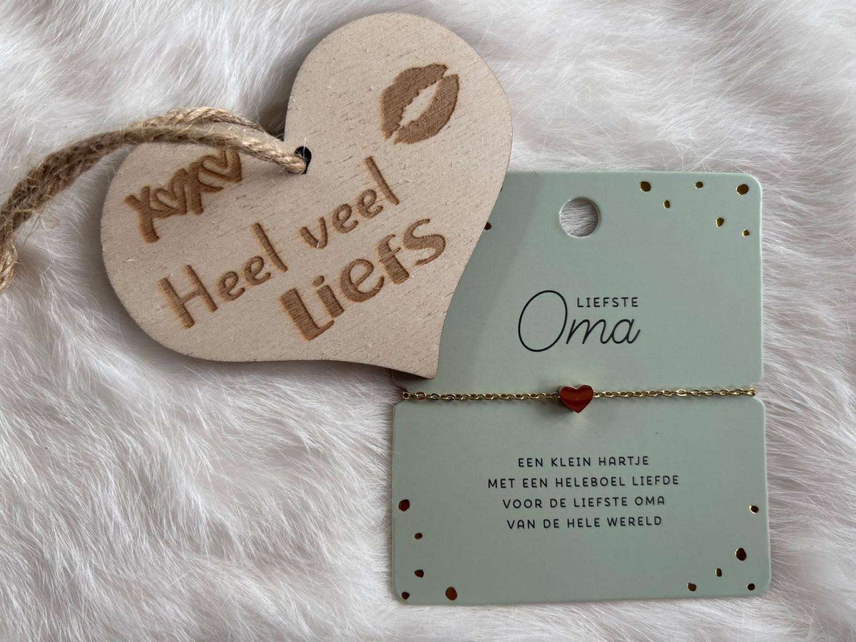 Creaties van hier – Hart Armband - goud – 8x9 – verstelbaar - Oma - met houten hartje