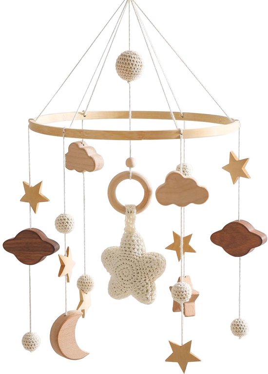 Houten babymobiel met gehaakte ster, maantjes, wolkjes en bolletjes in natuurlijke tinten.