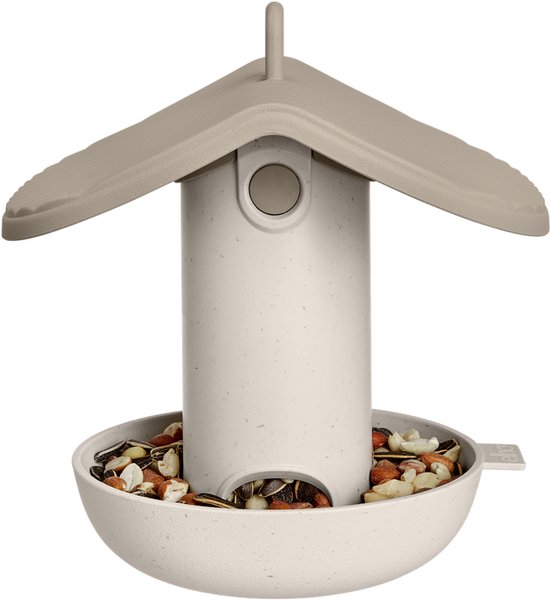 Paddenstoelbeige vogelvoederhuis gevuld met vogelvoer, gemaakt van 100% gerecycled plastic.