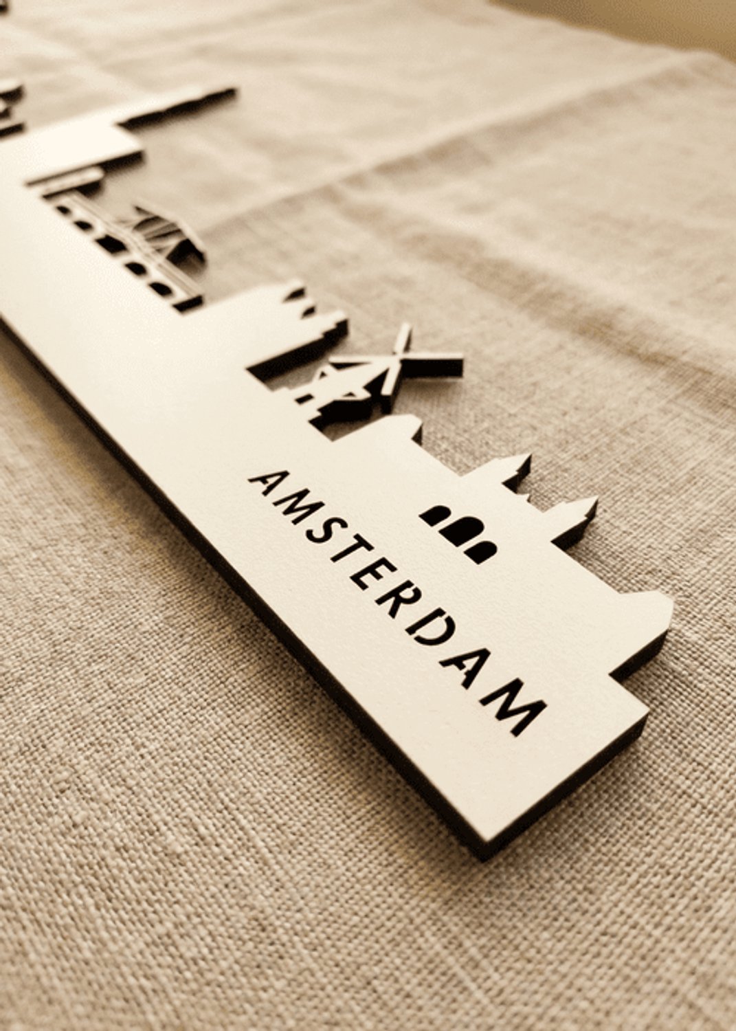 Houten Skyline Amsterdam | Wanddecoratie voor aan de muur | Wit MDF | 70 cm breed