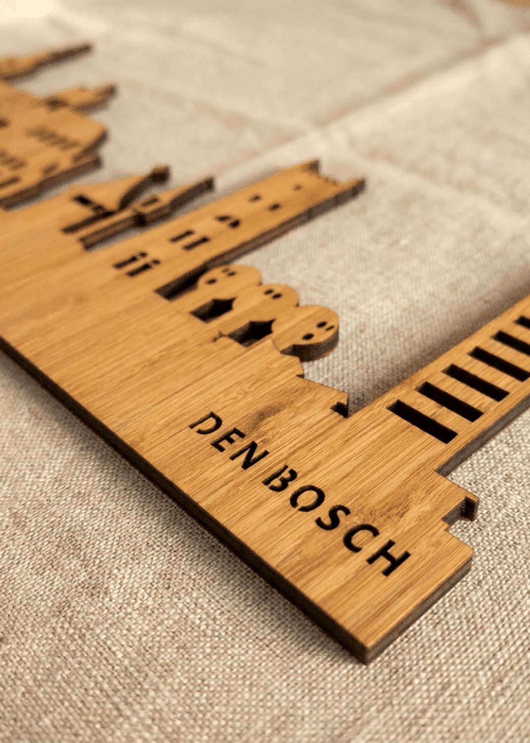 Houten Skyline Den Bosch | Wanddecoratie voor aan de muur | Bamboe | 100 x 20 cm