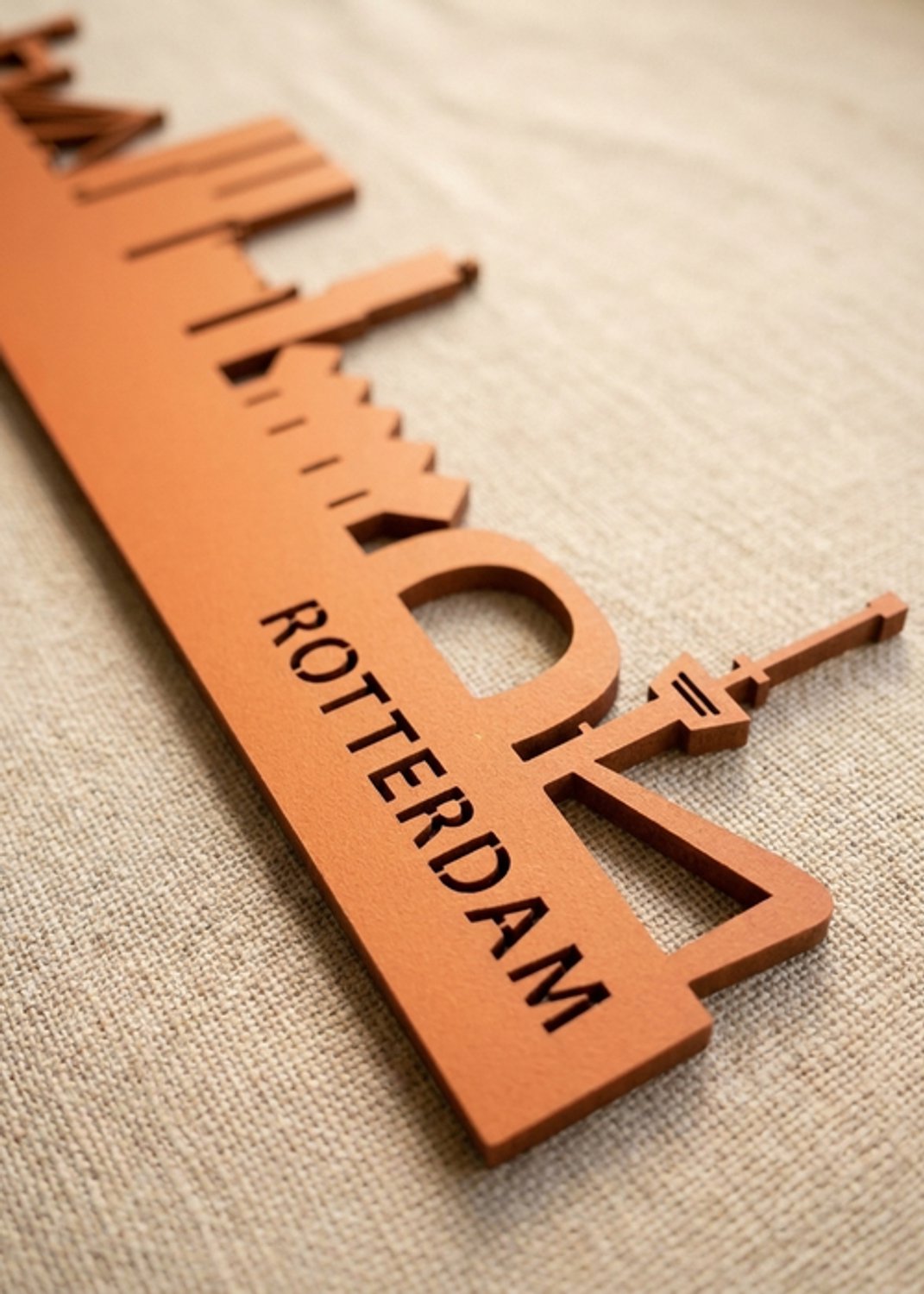 Houten Skyline Rotterdam | Wanddecoratie voor aan de muur | Oranje MDF | 70 x 14 cm
