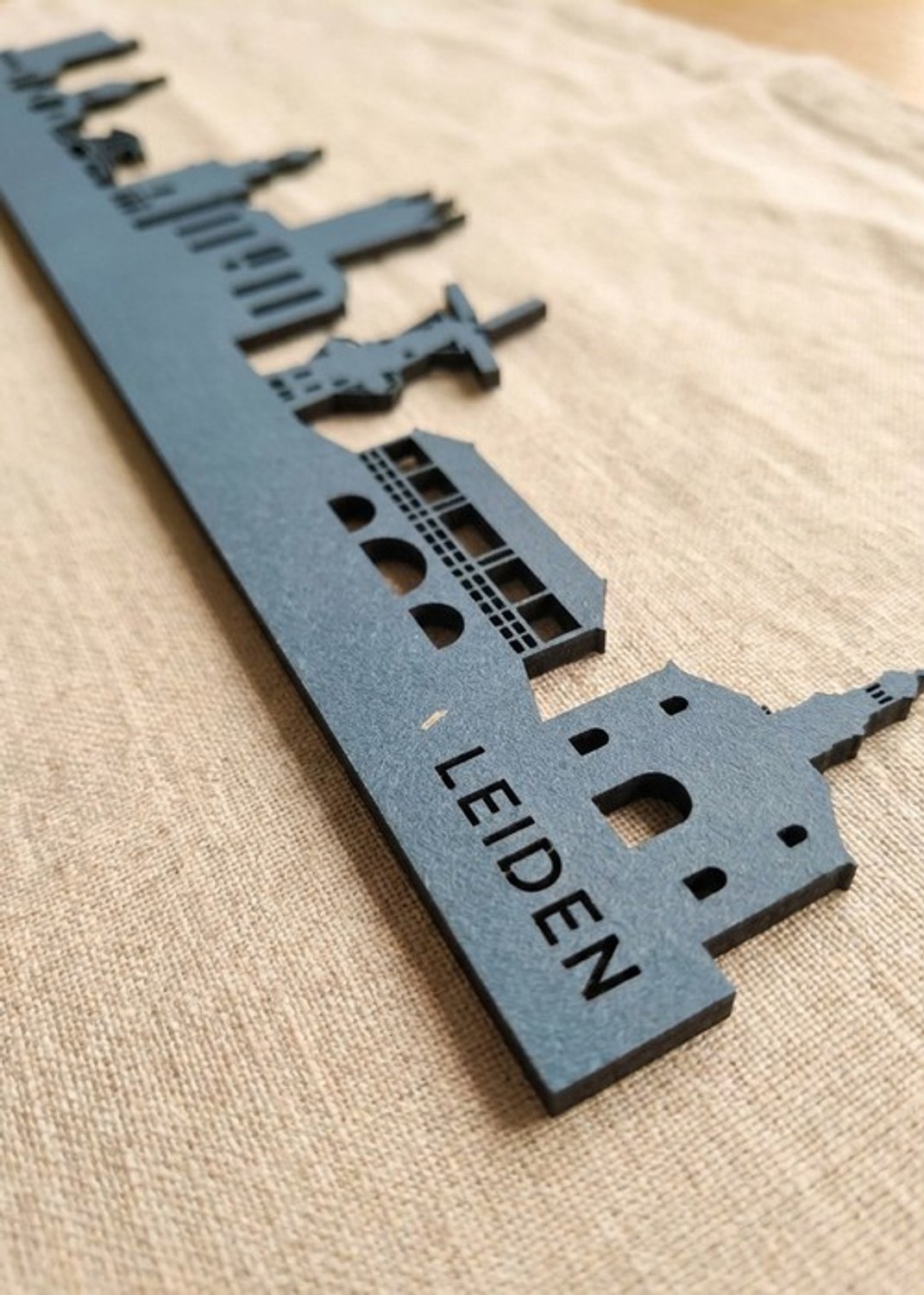 Houten Skyline Leiden | Wanddecoratie voor aan de muur | Blauw MDF | 70 x 12 cm