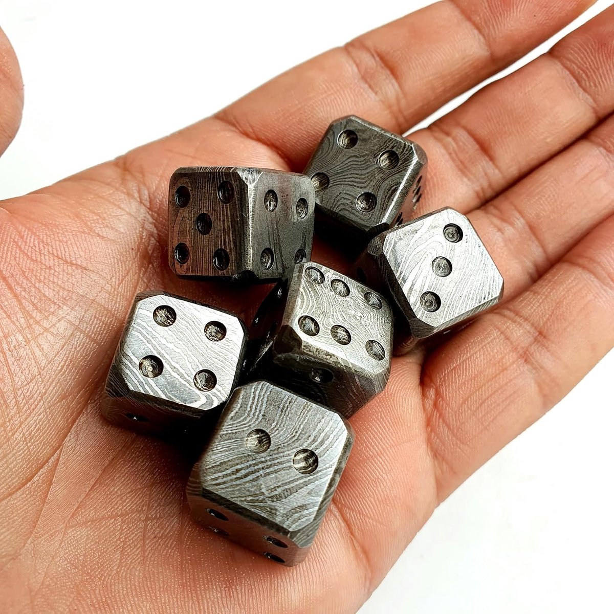 dobbelsteen D6 | handgemaakte speelbank dobbelstenen | damast staal casino dobbelstenen | 18mm 6-zijdig | decoratieve stalen dobbelstenen | DD01 (1)