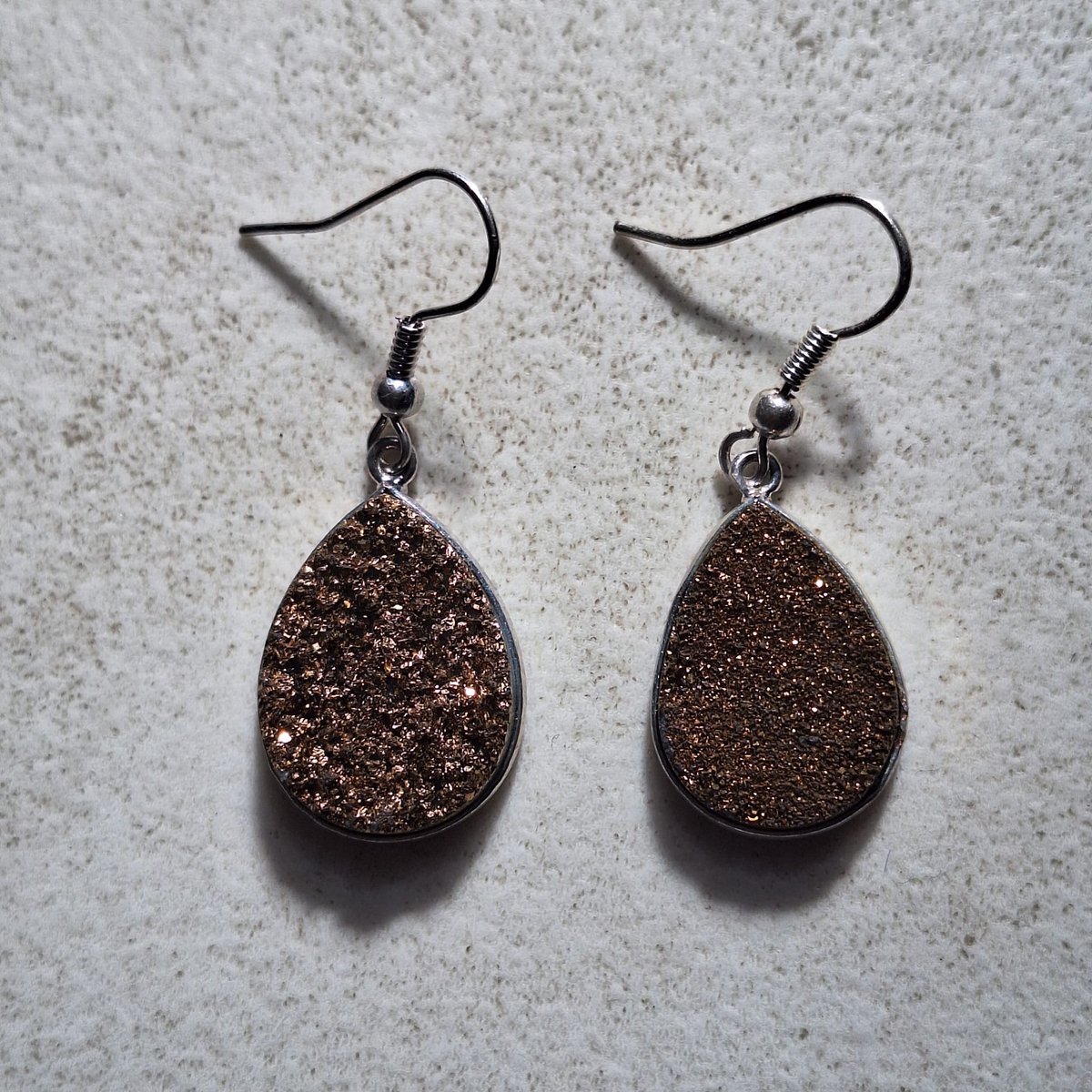 Gemstones-silver druppelvormige goudkleurige druzy oorhangers