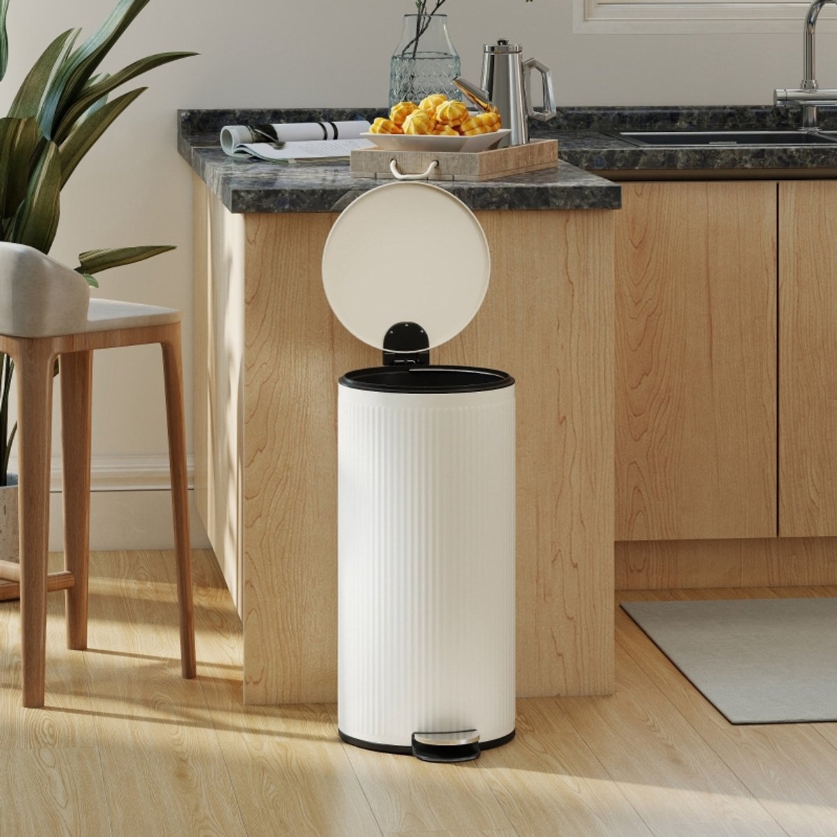REDOM - Pedaalemmer - 30L - Uitneembare metalen binnenemmer - Softclose-deksel en pedaal - Rond - Keuken, badkamer of kantoor - Metaal - Wit - 36 x 30 x 60,5 cm