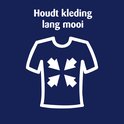 Blauwe achtergrond met witte tekst 'Houdt kleding lang mooi' en een t-shirt met pijlen naar binnen gericht.