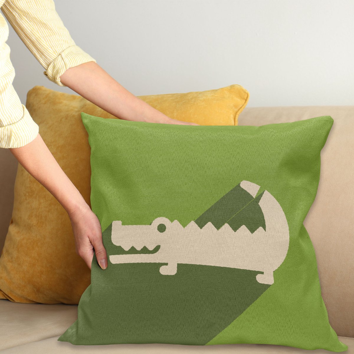 ABAKUHAUS Alligator Sierkussenhoes, Minimalistisch Vlak Ontwerp van Lange Schaduw Australische Krokodil, Decoratieve Vierkante Sierkussenhoes, 45 x 45 cm, Olijfgroen