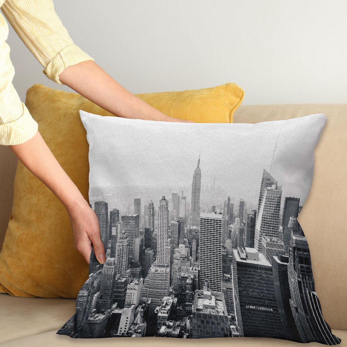 ABAKUHAUS Urban Sierkussenhoes, USA Ontwerp Thema Aerial Uitzicht van Nieuw York Stad Skyscrapers en de Foggy Lucht Digital Print, Decoratieve Vierkante Sierkussenhoes, 45 x 45 cm, Grijs