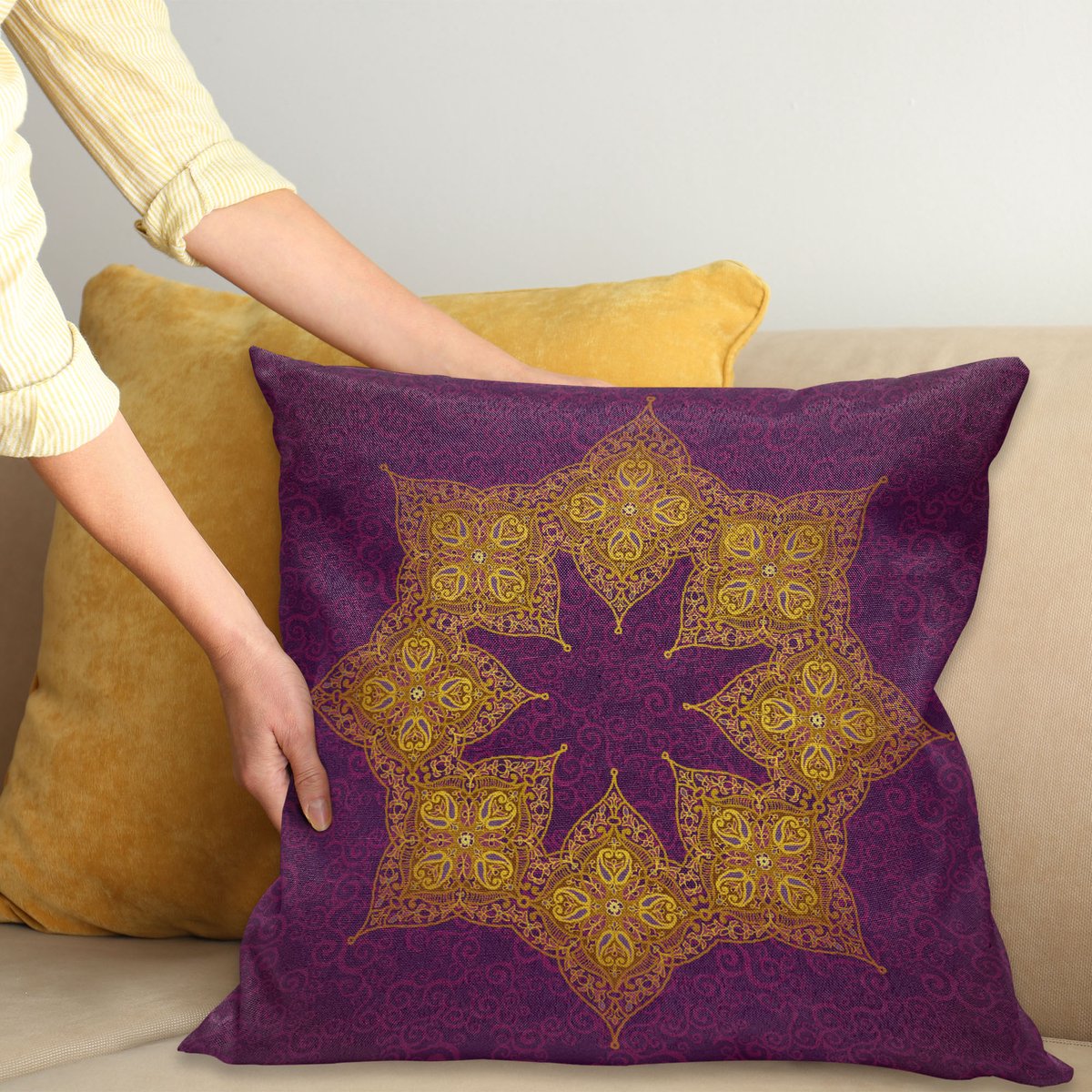 ABAKUHAUS Paars Sierkussenhoes, Traditioneel Mandala Moroccan Royal Kleuren Mystic Cosmos Thema Print, Decoratieve Vierkante Sierkussenhoes, 50 x 50 cm, Violet Geel