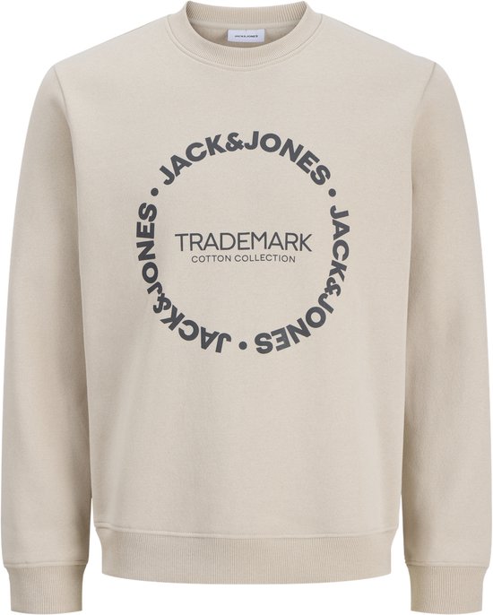 Beige trui met ronde hals en cirkelvormig 'JACK&JONES' logo.