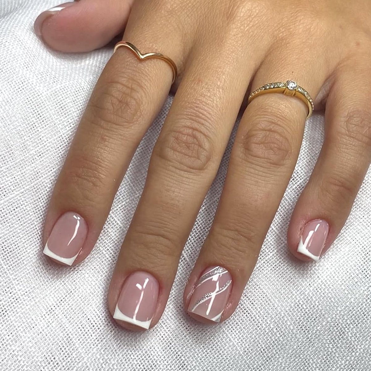 24 stuks vierkante kunstnagels, kort, wit, French press nagels, golfvormige strepen, nagels om op te drukken, glanzend, herbruikbare kunstnagels voor vrouwen en meisjes, DIY manicure