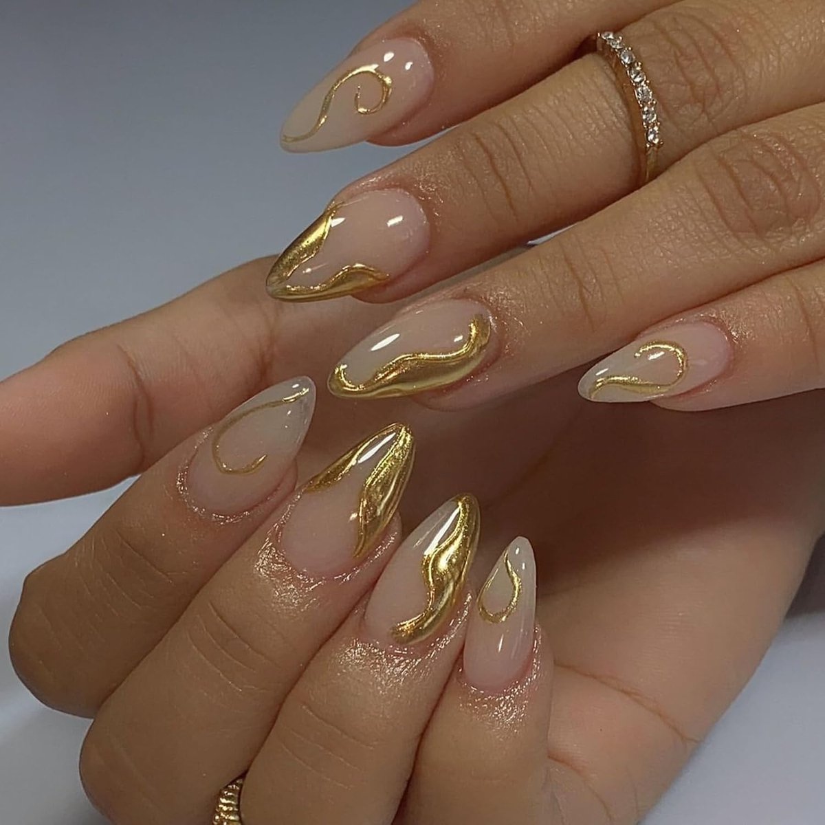 24 kunstnagels, amandel, nuderosa, Franse nagels, natuurlijk acryl, volledige afdekking, goudstrepen, zachte gel, kunstnagels, roze press-on nagels, voor vrouwen en meisjes