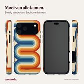 Vooraanzicht, achteraanzicht en zijaanzichten van de telefoon met retro-hoesje. Tekst: 'Mooi van alle kanten.'