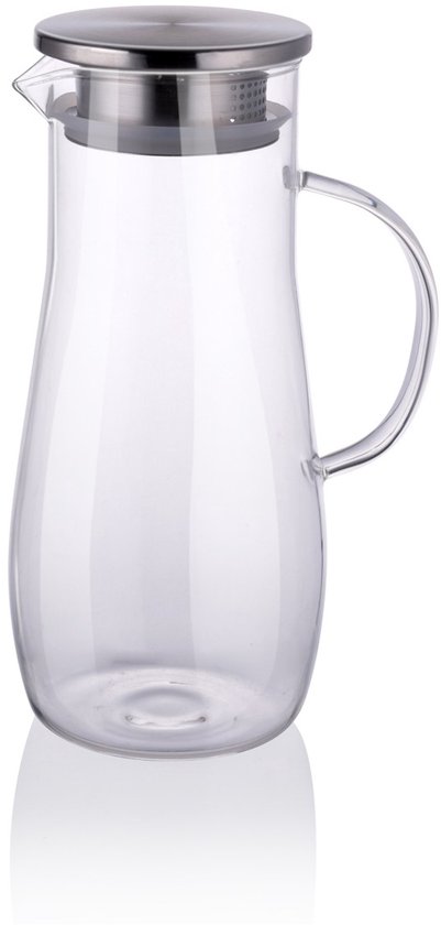 Carafe en verre avec couvercle argenté et poignée.