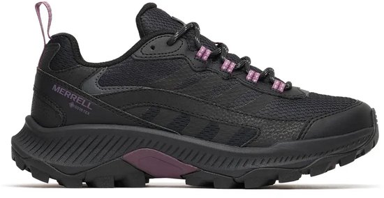 Zwarte Merrell wandelschoen met paarse accenten, Gore-Tex logo en veters.