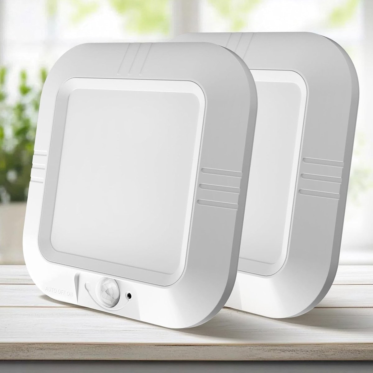 Plafondlamp met bewegingssensor, draadloze kastverlichting, 180 lm, 6000 K, batterij-aangedreven bewegingslamp met schakelaar, voor douche, kelder, trap, garage, hal, verpakking van 2 stuks