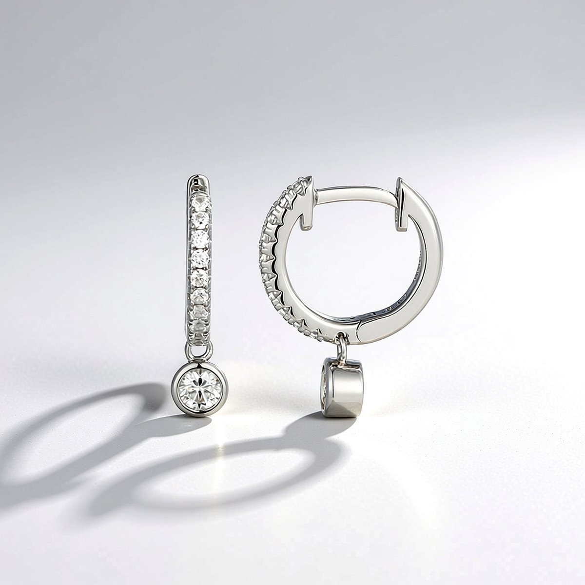 Cavill - Luxe Zilveren Oorbellen - 925 Sterling Zilver Gerhodineerd - 22 Zirkonen 0,436 ct - Pavé & Bezel Zetting - Elegante Dames Oorbellen