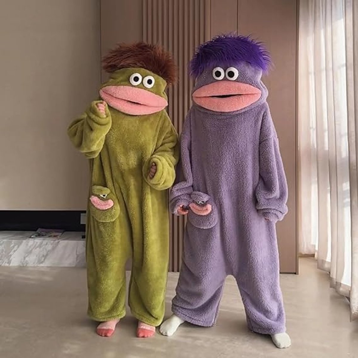 Silly onesie. Ultrazachte Koraalfleece Monster Onesie met Grote Mond, voor Volwassenen, Grappige Warme Pyjama voor Verjaardagsfeestjes en Carnaval.