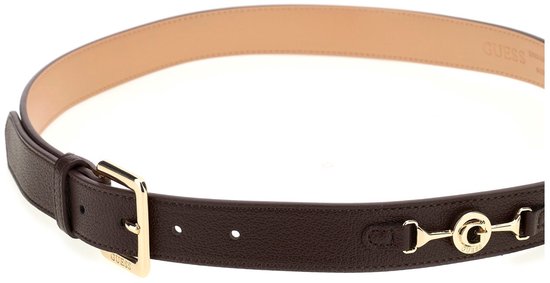 Donkerbruine riem met goudkleurige gesp en decoratief 'G' detail, beige voering, merk 'GUESS' in reliëf.