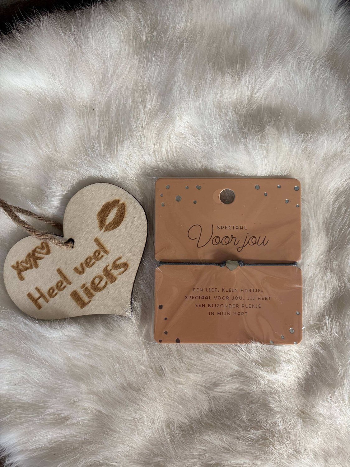 Creaties van hier – Hart Armband - zilver – 8x9 – verstelbaar - Speciaal voor jou - met houten hartje