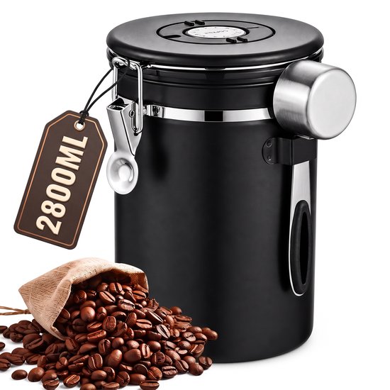 Zwarte 2800ml koffiebus met maatlepel en bijbehorend label, omringd door vers gebrande koffiebonen.