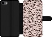 Bookcase Geschikt voor iPhone SE 2020 telefoonhoesje - Stippen - Roze - Zwart - Met vakjes - Wallet case met magneetsluiting