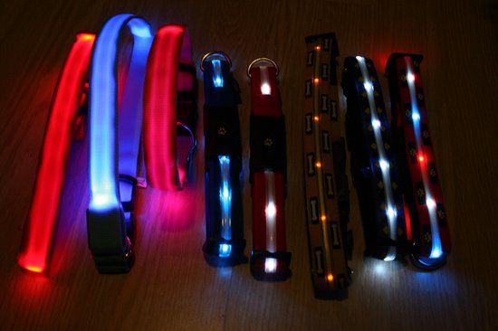 Nylon halsband met led - roze - S (28-38cm)