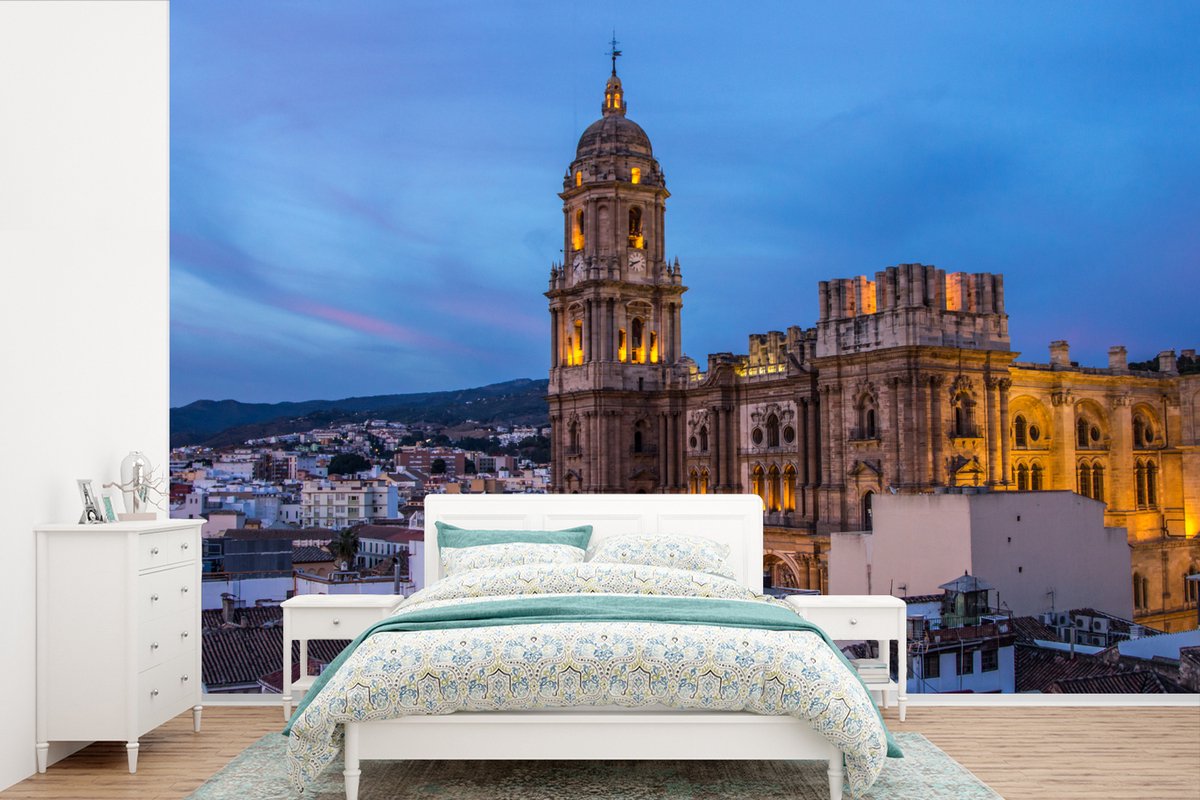 Behang - Fotobehang Katholieke kathedraal van Málaga op Andalusië Spanje - Breedte 390 cm x hoogte 260 cm