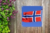 Tuinposters Noorse vlag in de blauwe lucht - 50x50 cm - Tuindoek - Buitenposter
