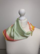 Dames neksjaal Vanita fantasiemotief licht meloen wit appelgroen geel oranje