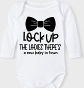 Baby Rompertje met tekst 'Lock up the ladies, ther is a new baby in town' |Lange mouw l | wit zwart | maat 50/56 | cadeau | Kraamcadeau | Kraamkado