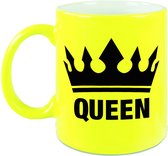 1x Cadeau Queen beker / mok -  fluor neon geel met zwarte bedrukking - 300 ml keramiek - neon gele bekers